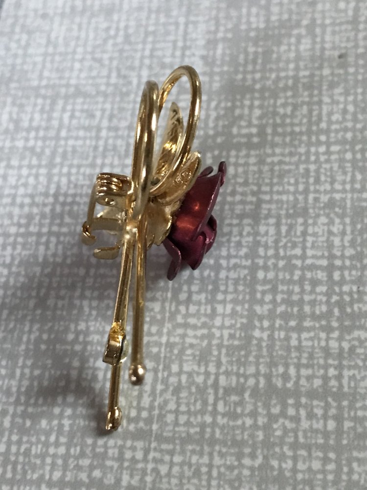 Brosche Anstecknadel Tracht Pin Rose Vintagelover Needle Modeschmuck filigran 80s Retro Ewige Liebe Hochzeitsschmuck Jubiläum red Roses Blumenzweig