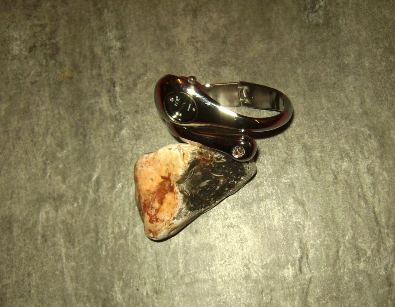 Uhr Armspange Accessoire Modeschmuck Silberfarben mit Glitzerstein Armreif FLR Schlangenform