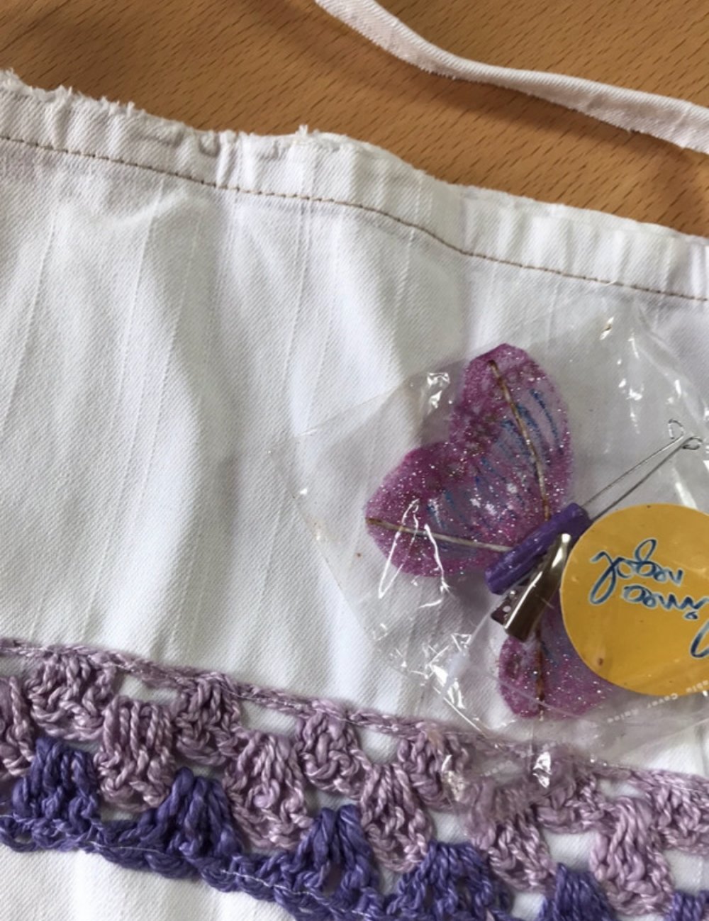 Jeanstasche Beutel Tasche Upcycling Unikat Makramee Flieder Papillon Handknitted Unikat Folklore Hippiemode 