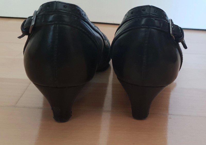 Esprit Pumps in schwarz Gr. 38