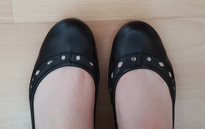 Esprit Leder Ballerinas mit Nieten in schwarz Gr. 38 NEU