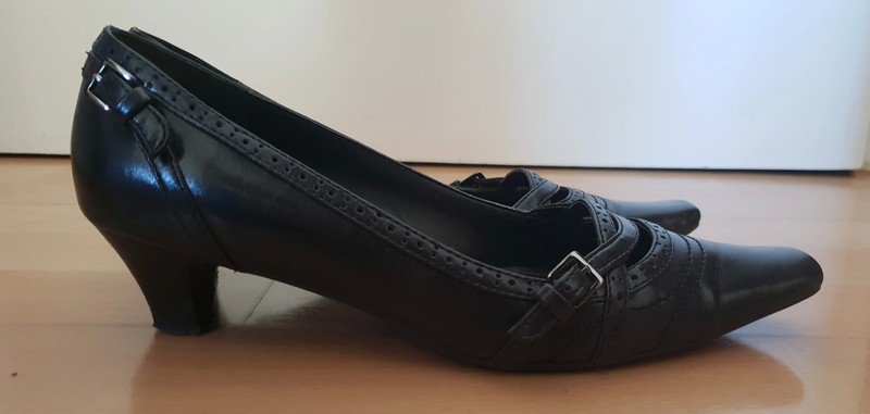 Esprit Pumps in schwarz Gr. 38