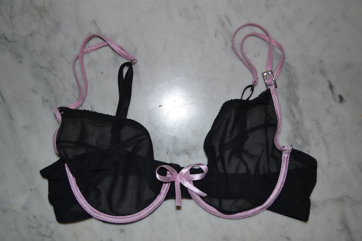 Schöner BH gr. 75B schwarz-rosa