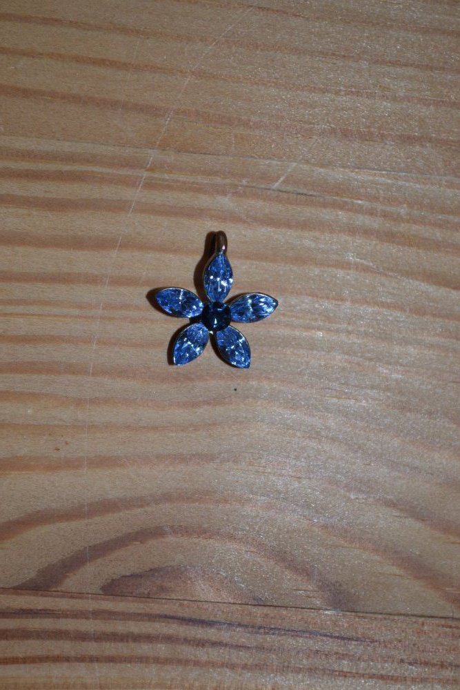 Schöner  Anhänger - Blaue Blüte 