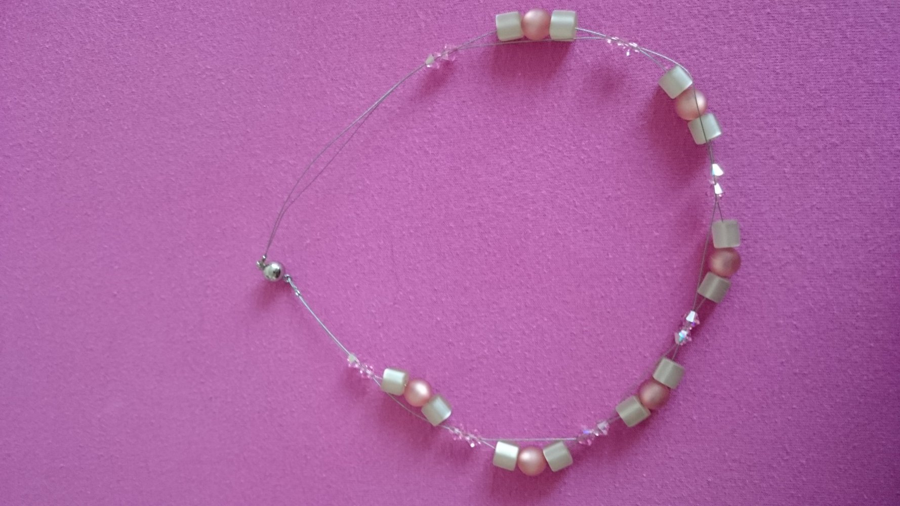 Neu! Halskette mit Magnetverschluss und Perlen