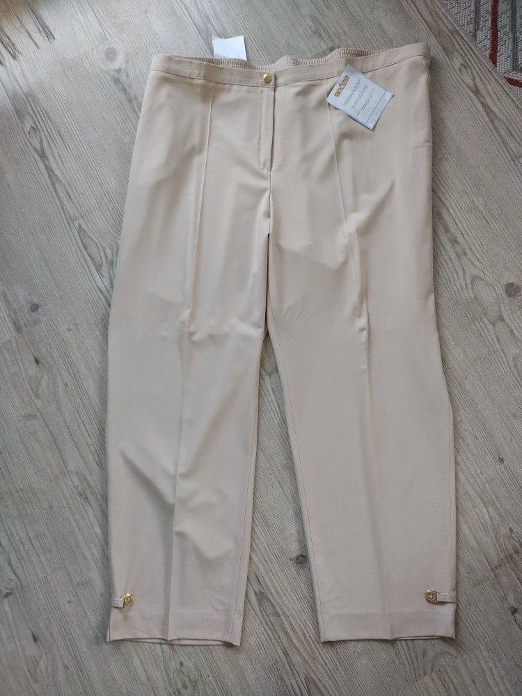 Neu mit Etikett, Hose , beige mit Gummibund , Gr. 554