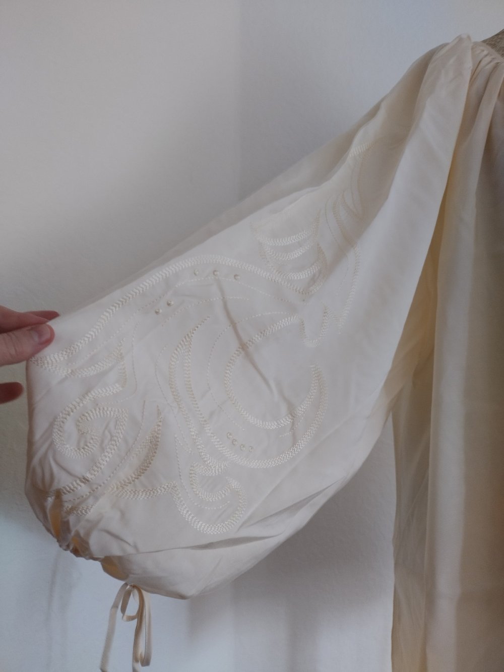 Relaxed Fit Tunika mit Ballonärmeln in Beige. Gr. XL