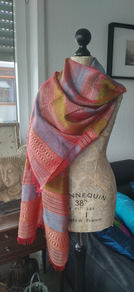 Neu, wunderschöner langer Schal