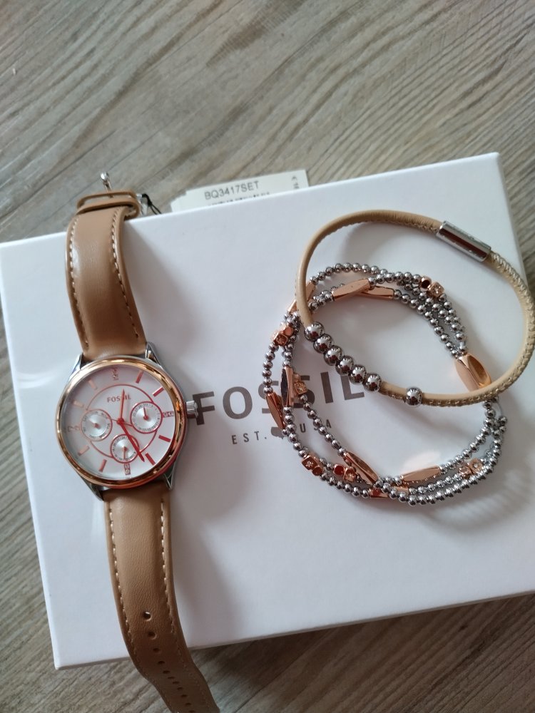 NEU! Fossil Geschenkset Armbanduhr und 2 Armbänder , NP 169 Euro