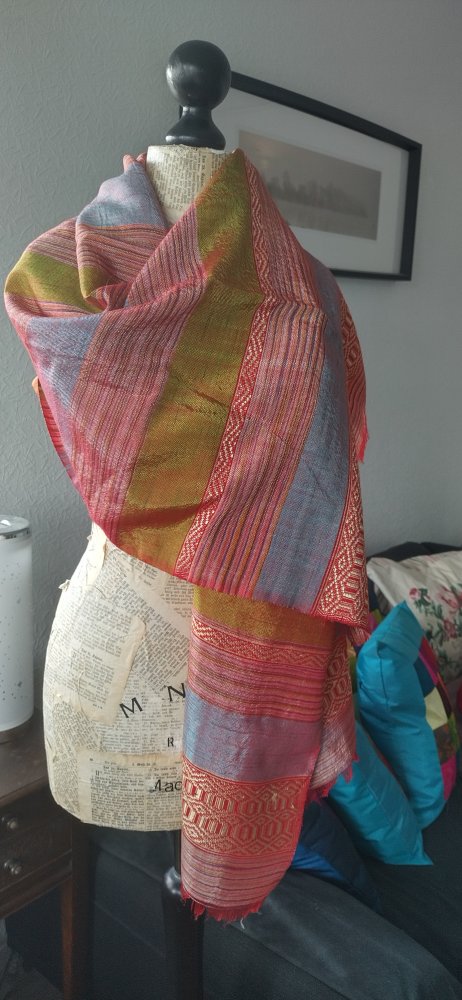 Neu, wunderschöner langer Schal