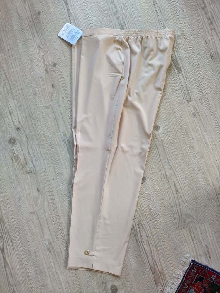 Neu mit Etikett, Hose , beige mit Gummibund , Gr. 554