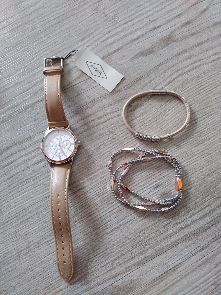 NEU! Fossil Geschenkset Armbanduhr und 2 Armbänder , NP 169 Euro