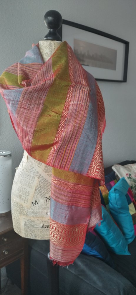 Neu, wunderschöner langer Schal