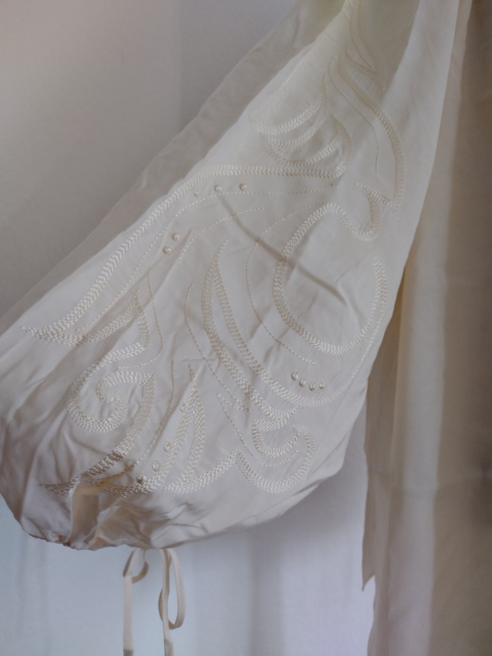 Relaxed Fit Tunika mit Ballonärmeln in Beige. Gr. XL