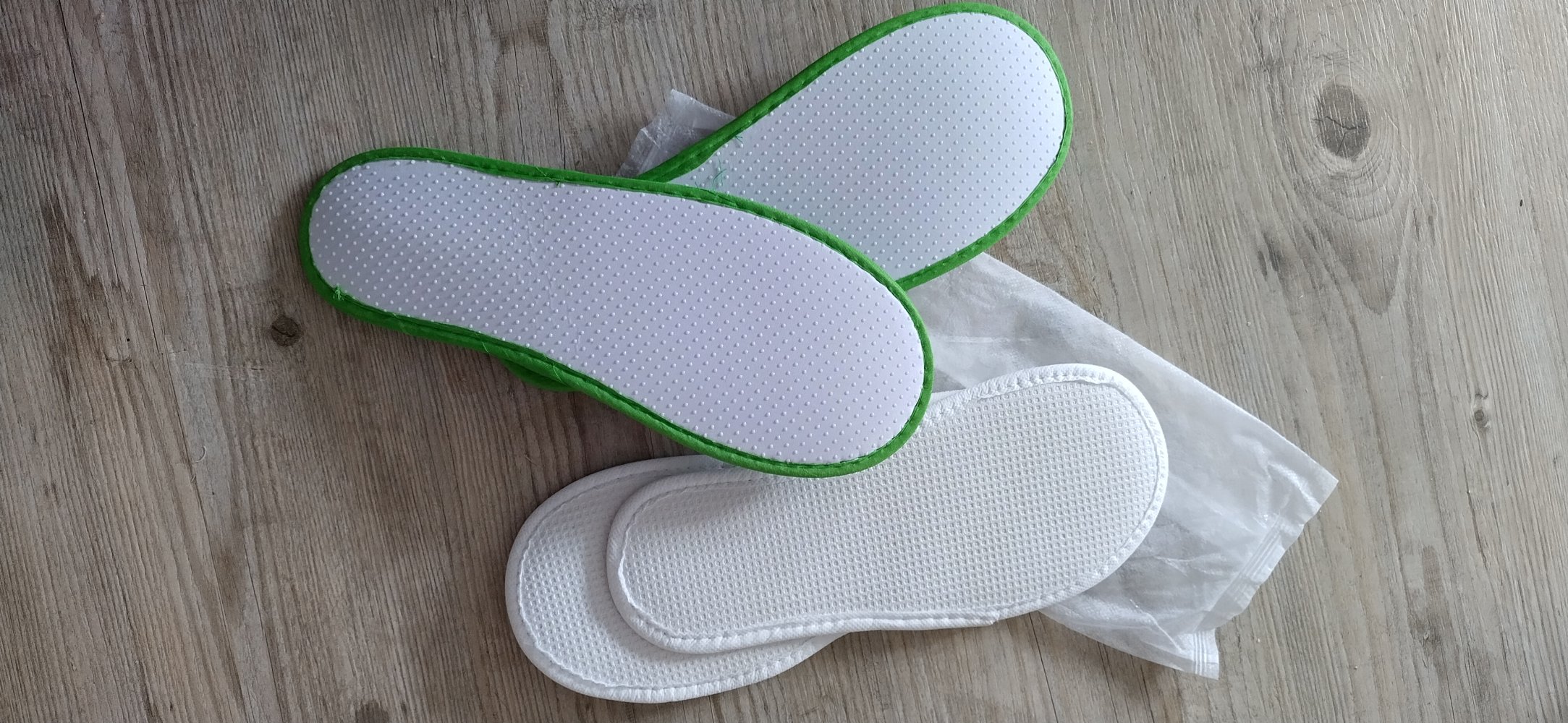 2 Paar Slipper aus Frottee, Neu