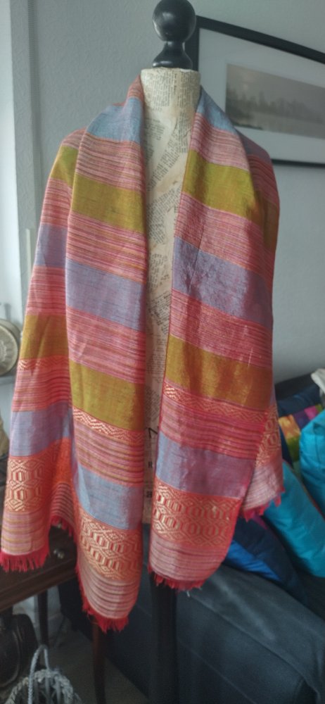 Neu, wunderschöner langer Schal