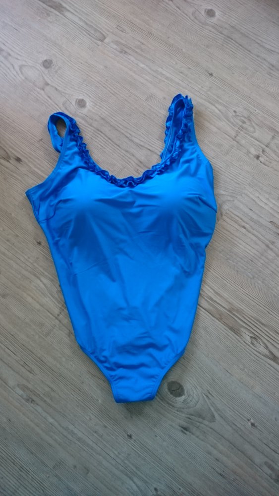 Neu, Badeanzug mit Volant, Gr. 52 C, NP 62.- Euro