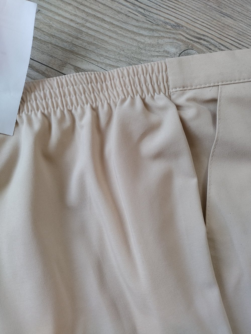 Neu mit Etikett, Hose , beige mit Gummibund , Gr. 554