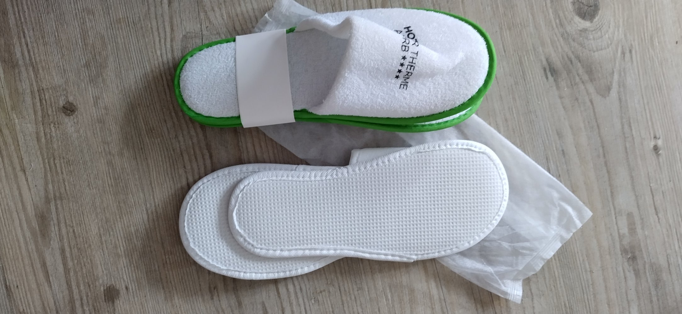 2 Paar Slipper aus Frottee, Neu