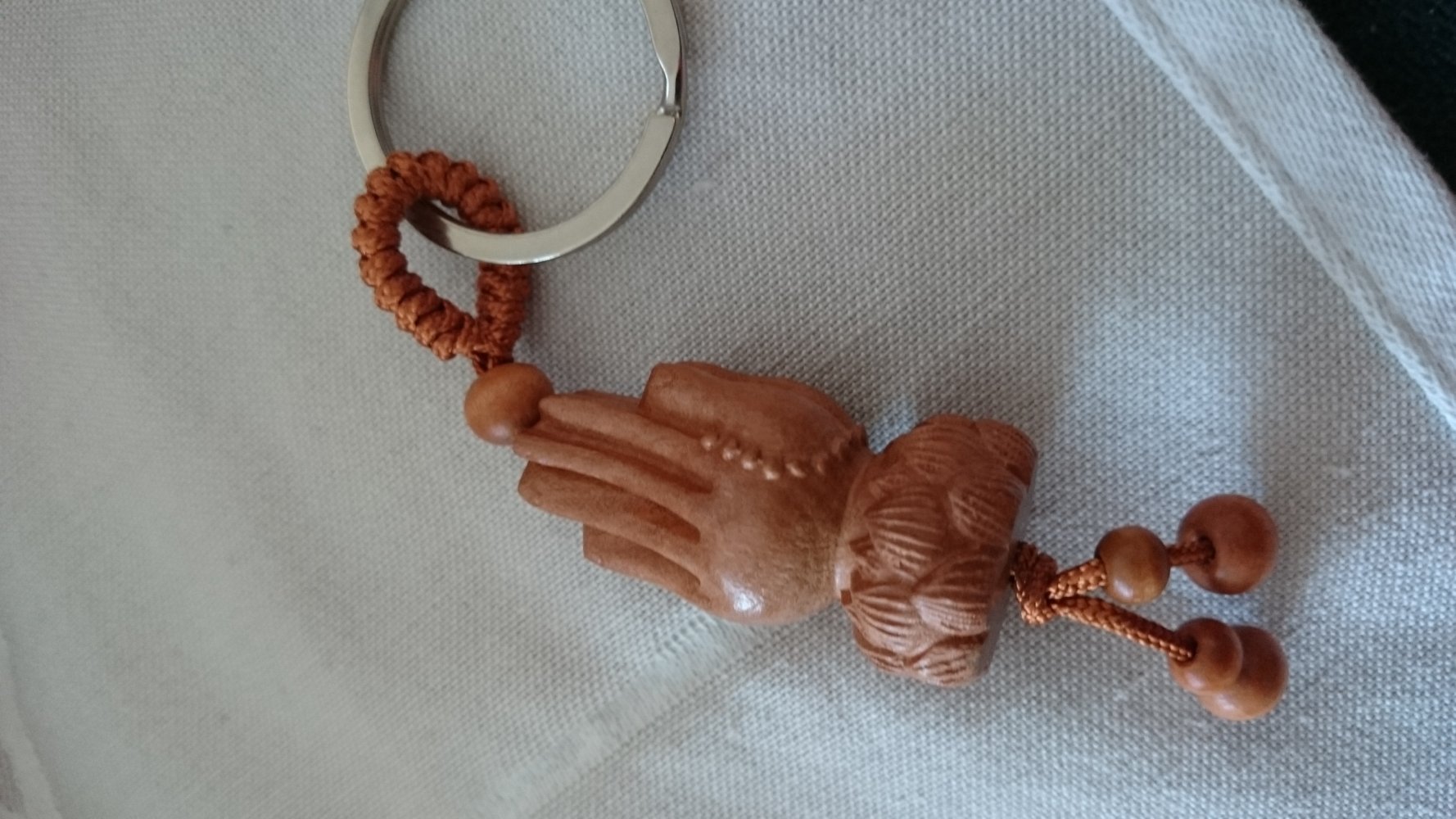 Neu! Schlüsselanhänger Glücksbringer Lotus betende Hände Holz Rosenholz