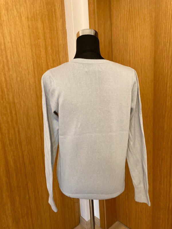 Hellblauer Pullover