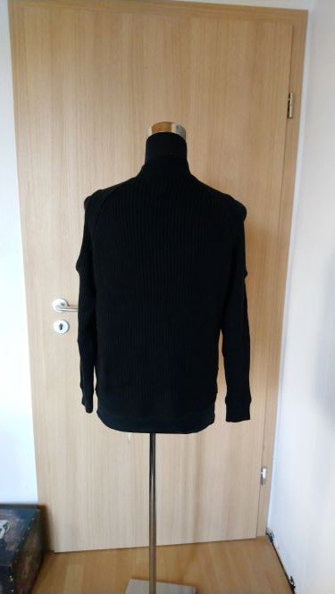 Schulterfreir Pullover
