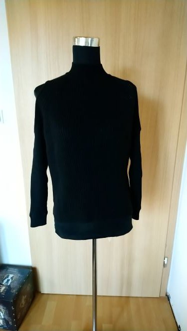 Schulterfreir Pullover