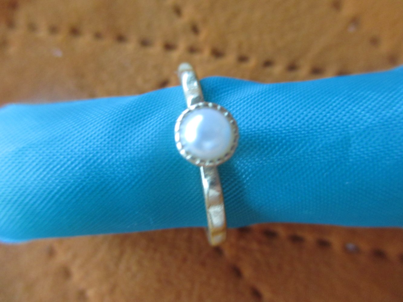  NEU * Klassisch * edel * Perlen * Matt- Gold * Ring * 20 mm Durchmesser * perlmutt- cremè- beige * ivory *