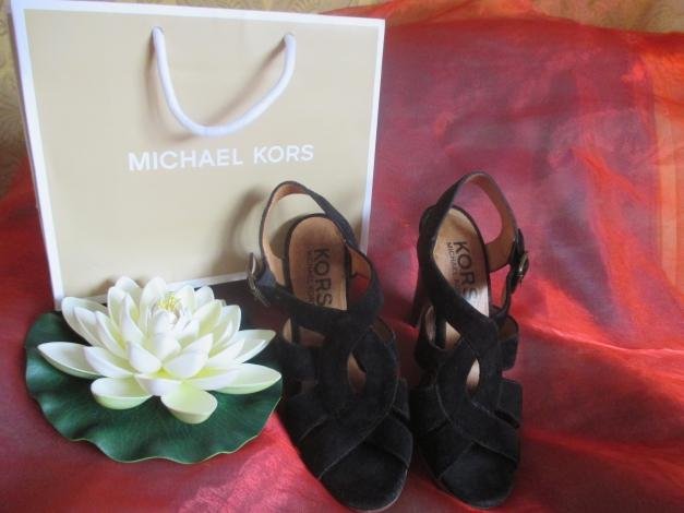   NEU * Echt Leder * T-Steg * Sandaletten * Sandalen * Schuhe 