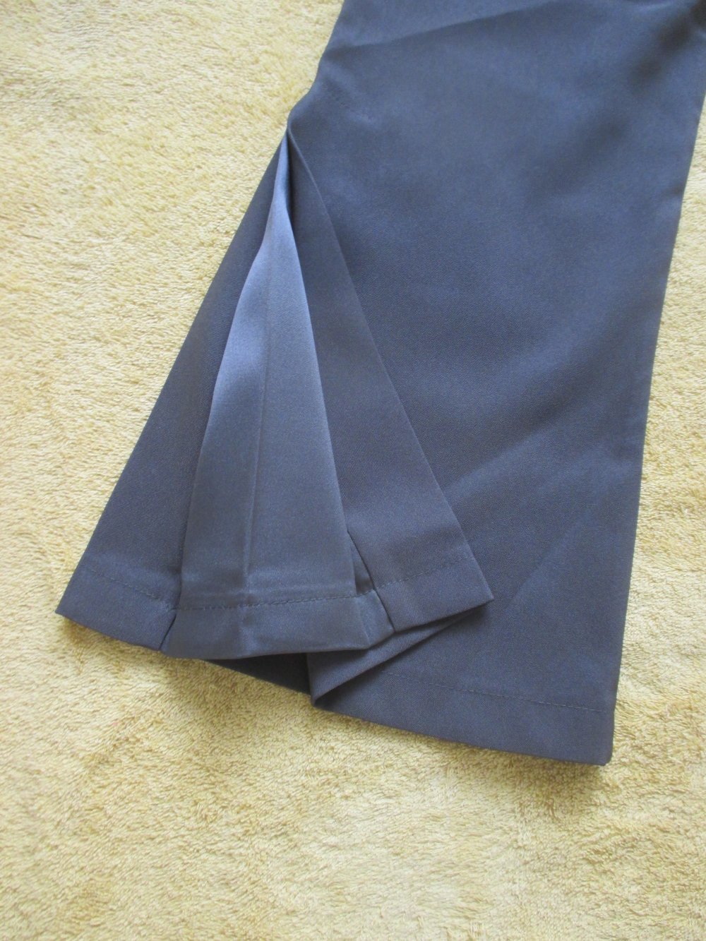 NEU mit ETIKETT * Sexy * seidig * edel * Capri * 7/8 * Dreiviertel * Culotte * Stiefel- Hose ''BoYco'' Gr. 32- 34/ XS * khaki- grün *