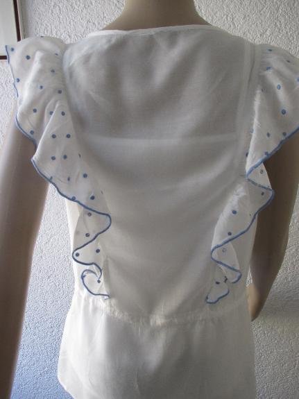 NEUw * Original VINTAGE * Blumen * Blüten * Flower Stickerei * Romantik * Festival * Hippie * Style * DESIGNER * Volant * Bluse Gr. 38- 40/ S- M * weiss * royal- mittel- blau *