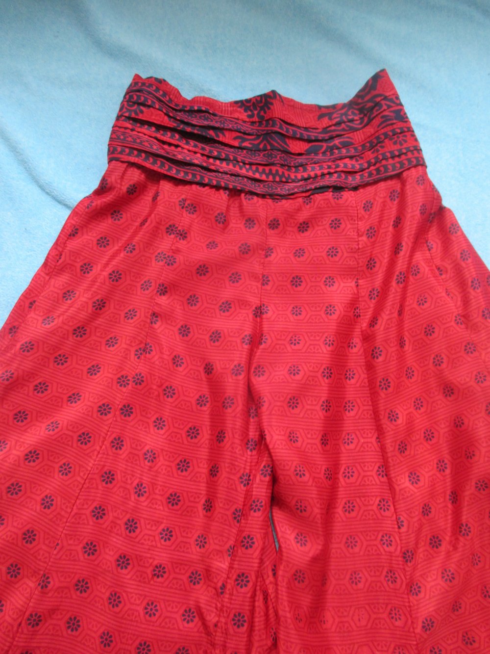 NEU * Edel * Ornamente * Blumen * Blüten * Flower- Power * Festival * Boho- Style * Seiden- Satin * Gummizug * Marlene * Schlag * Palazzo * Schlupf- Hose * Gr. 34- 40/ XS- M * kamin- rot * mais- gelb * tinten- dunkel- blau *