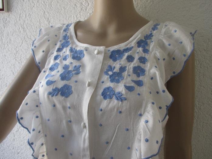 NEUw * Original VINTAGE * Blumen * Blüten * Flower Stickerei * Romantik * Festival * Hippie * Style * DESIGNER * Volant * Bluse Gr. 38- 40/ S- M * weiss * royal- mittel- blau *