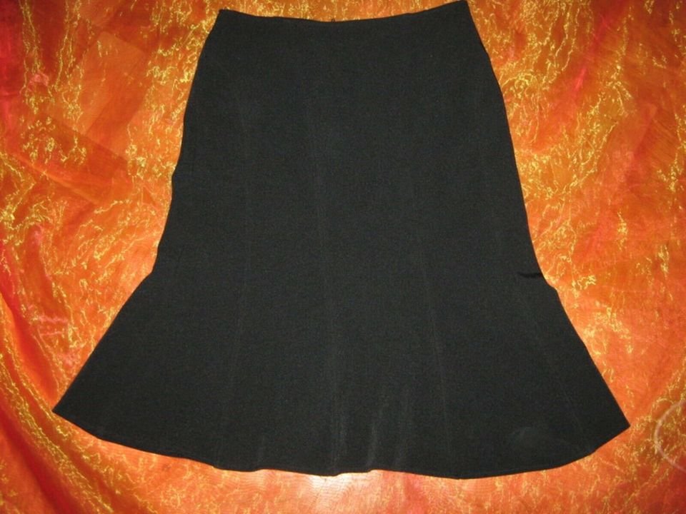 NEUw * Business * Freizeit * Sekretärinnen * Glocken * A- Linie * Midi * Rock 