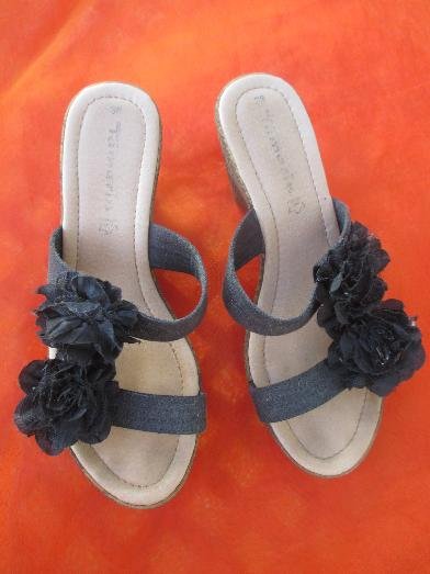 NEU * 3D Blumen * Blüten * Flower- Power * Hippie- Style * Canvas * Stoff * Keilabsatz * Wedges * Plateau * Pantolette * Sandaletten 