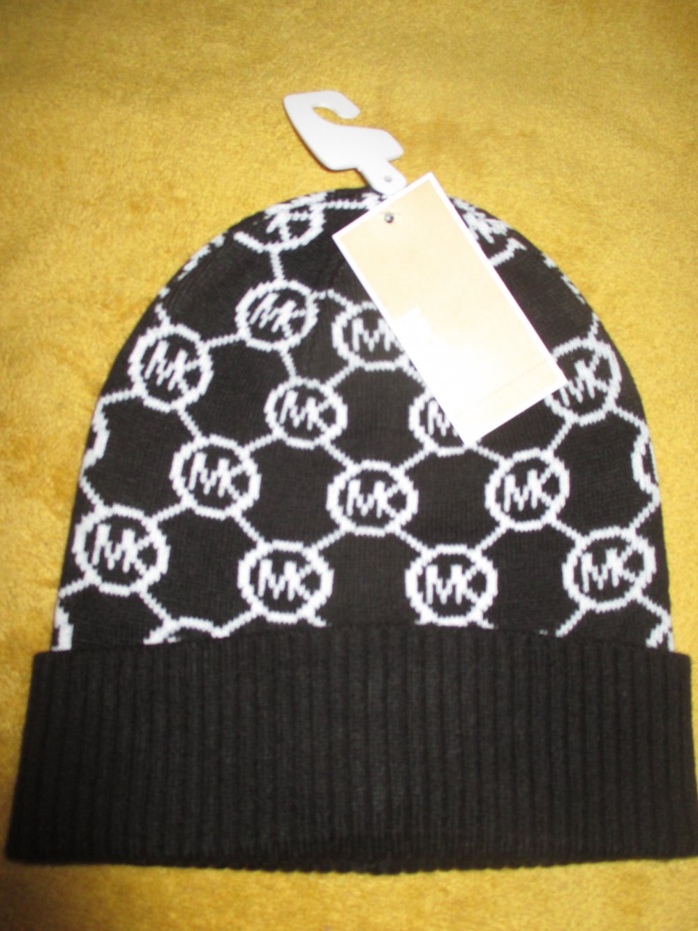   NEU mit ETIKETT * Edel * Label- Print * Fein- Strick * Beanie * Mütze 