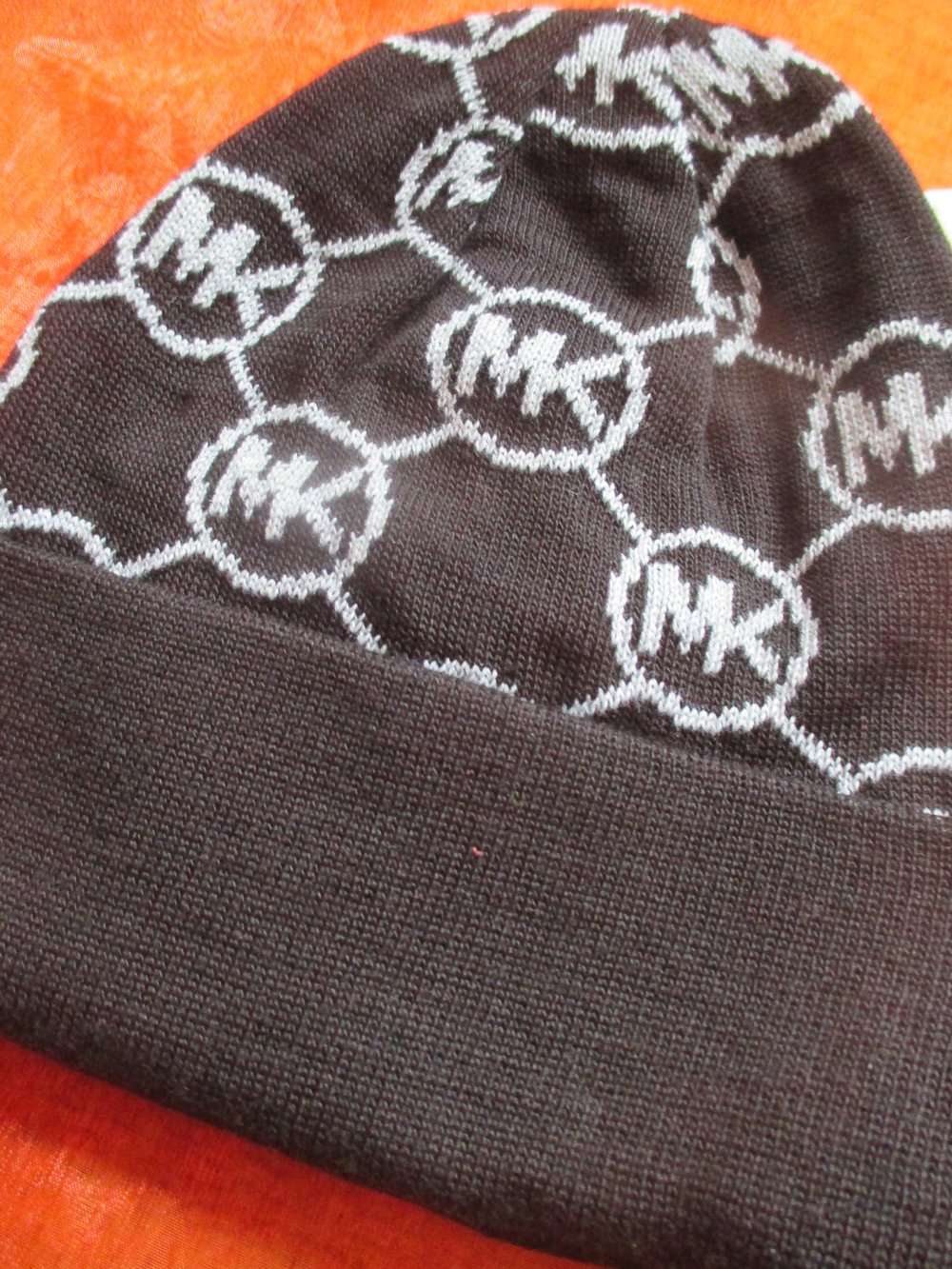   NEU mit ETIKETT * Edel * Label- Print * Fein- Strick * Beanie * Mütze 