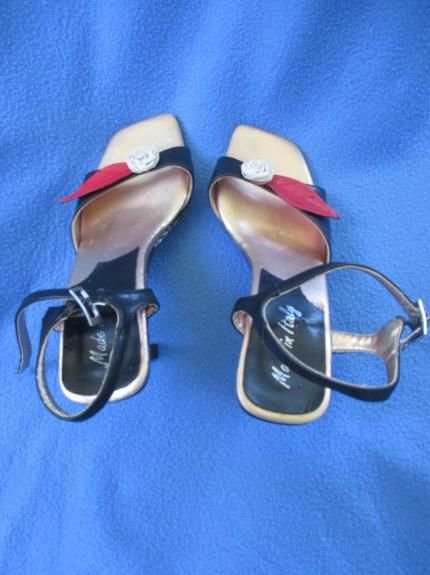 NEU * Ausgefallen * Romantik * 3D Rosen * Blüten * Flower- Power * High Heels * Sandalen * Sandaletten * Schuhe 