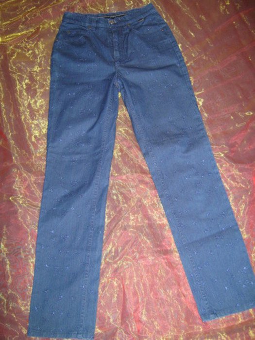 NEU * Ausgefallen * edel * Blumen * Blüten * Flower- Power * Stickerei * Röhren * Jeans- Hose 