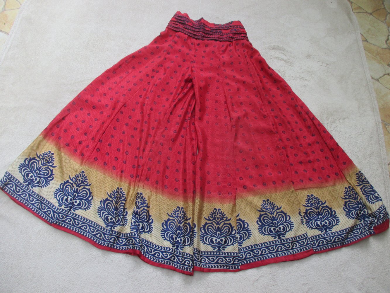 NEU * Edel * Ornamente * Blumen * Blüten * Flower- Power * Festival * Boho- Style * Seiden- Satin * Gummizug * Marlene * Schlag * Palazzo * Schlupf- Hose * Gr. 34- 40/ XS- M * kamin- rot * mais- gelb * tinten- dunkel- blau *