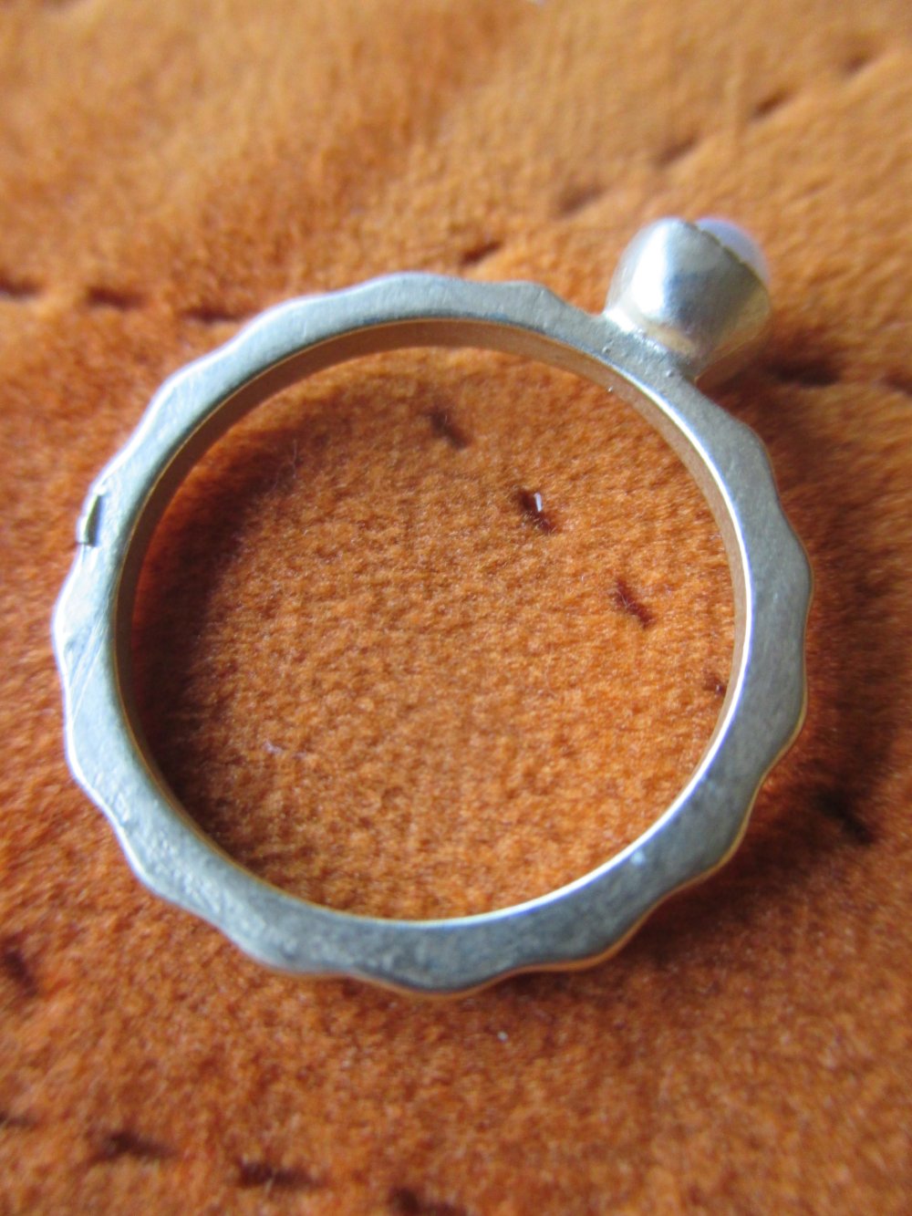  NEU * Klassisch * edel * Perlen * Matt- Gold * Ring * 20 mm Durchmesser * perlmutt- cremè- beige * ivory *