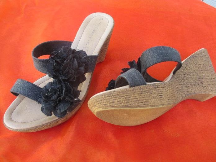 NEU * 3D Blumen * Blüten * Flower- Power * Hippie- Style * Canvas * Stoff * Keilabsatz * Wedges * Plateau * Pantolette * Sandaletten 