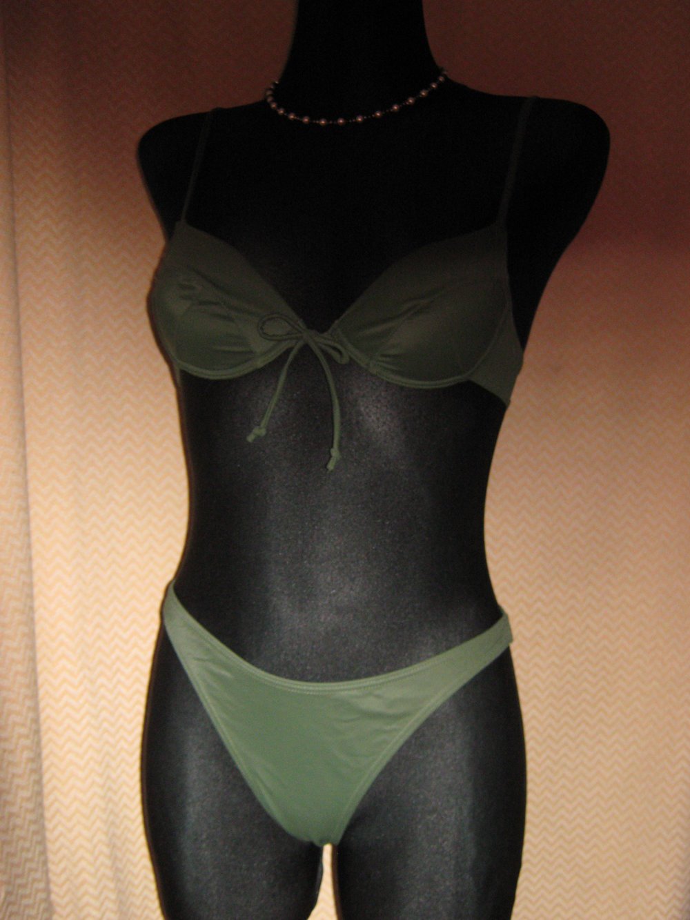 NEUw * Klassisch * sexy * DESIGNER * Push up * Bügel * Bikini * Gr. 34- 36/ XS- S * 70B * oliv- khaki- grün *