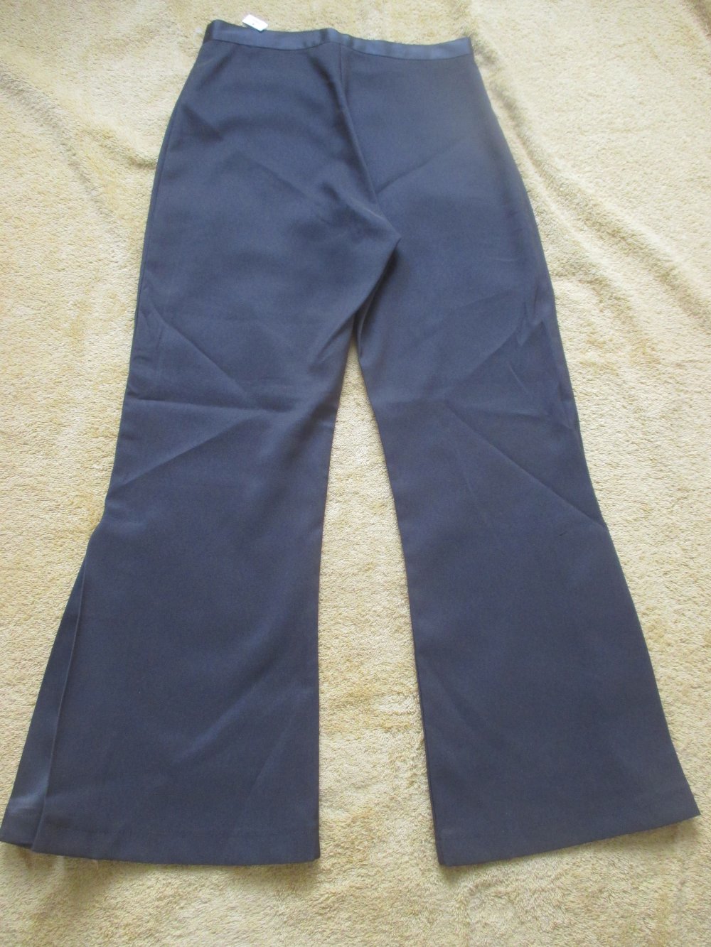 NEU mit ETIKETT * Sexy * seidig * edel * Capri * 7/8 * Dreiviertel * Culotte * Stiefel- Hose ''BoYco'' Gr. 32- 34/ XS * khaki- grün *