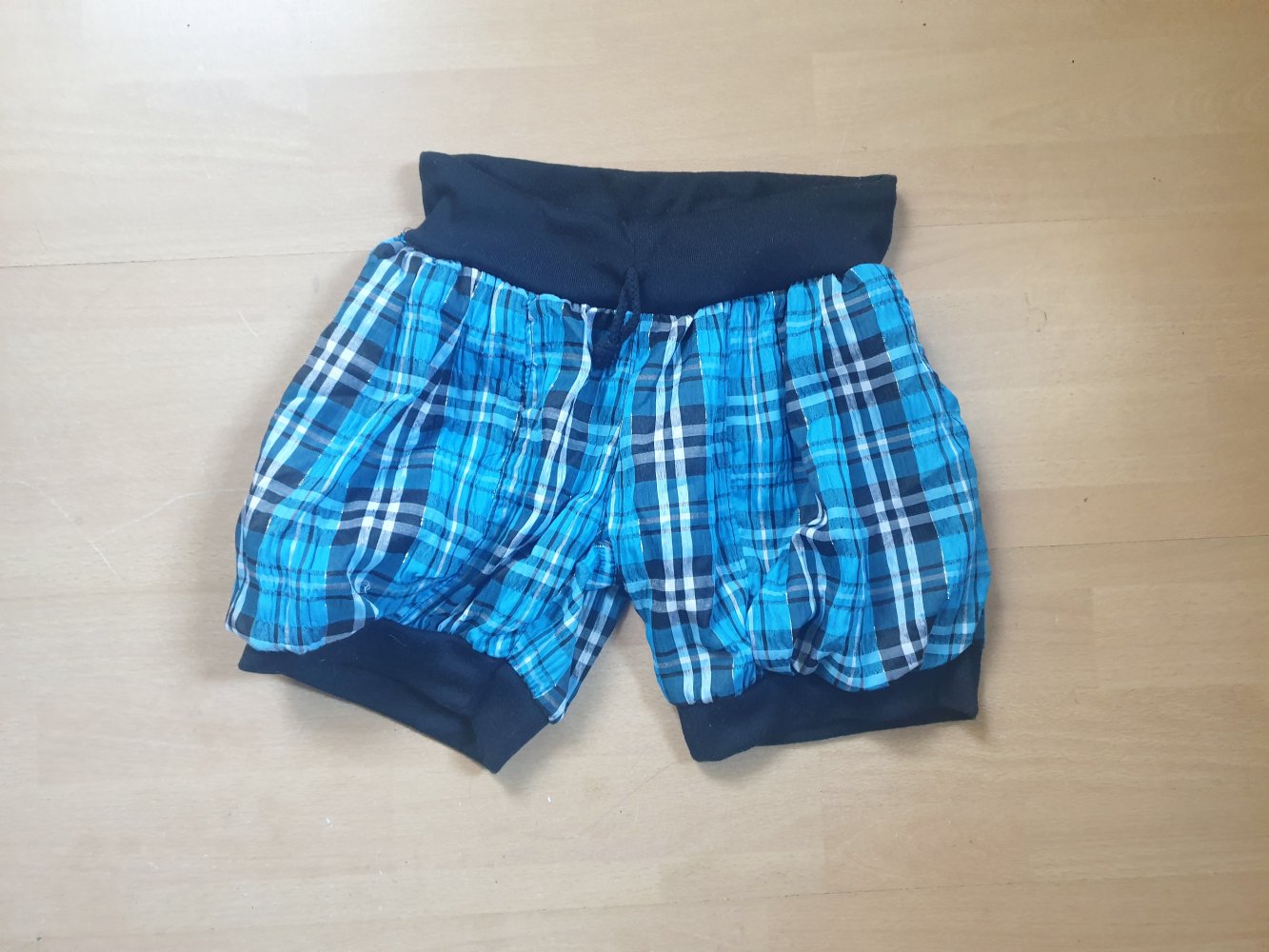 Kurze Ballonhose in Blau