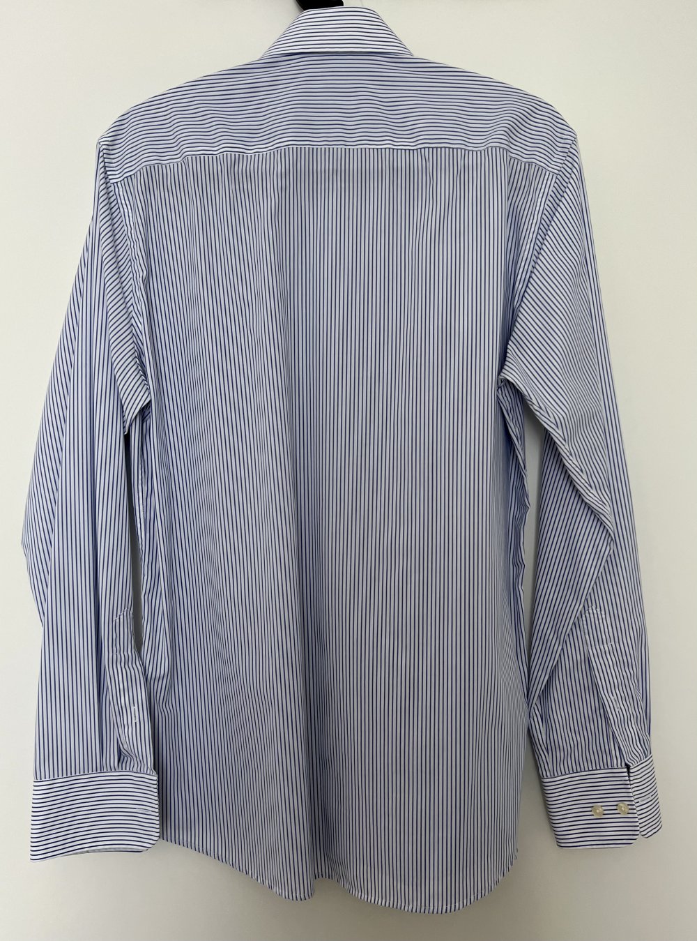 blau gestreiftes Hemd