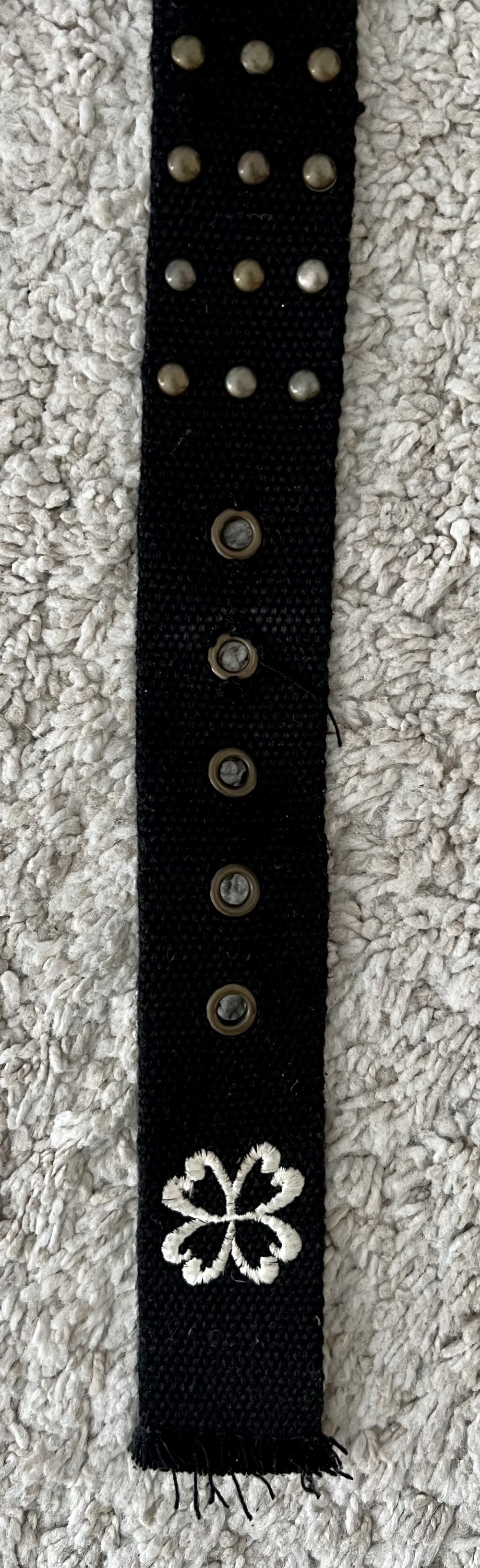 Stoffgürtel mit Nieten