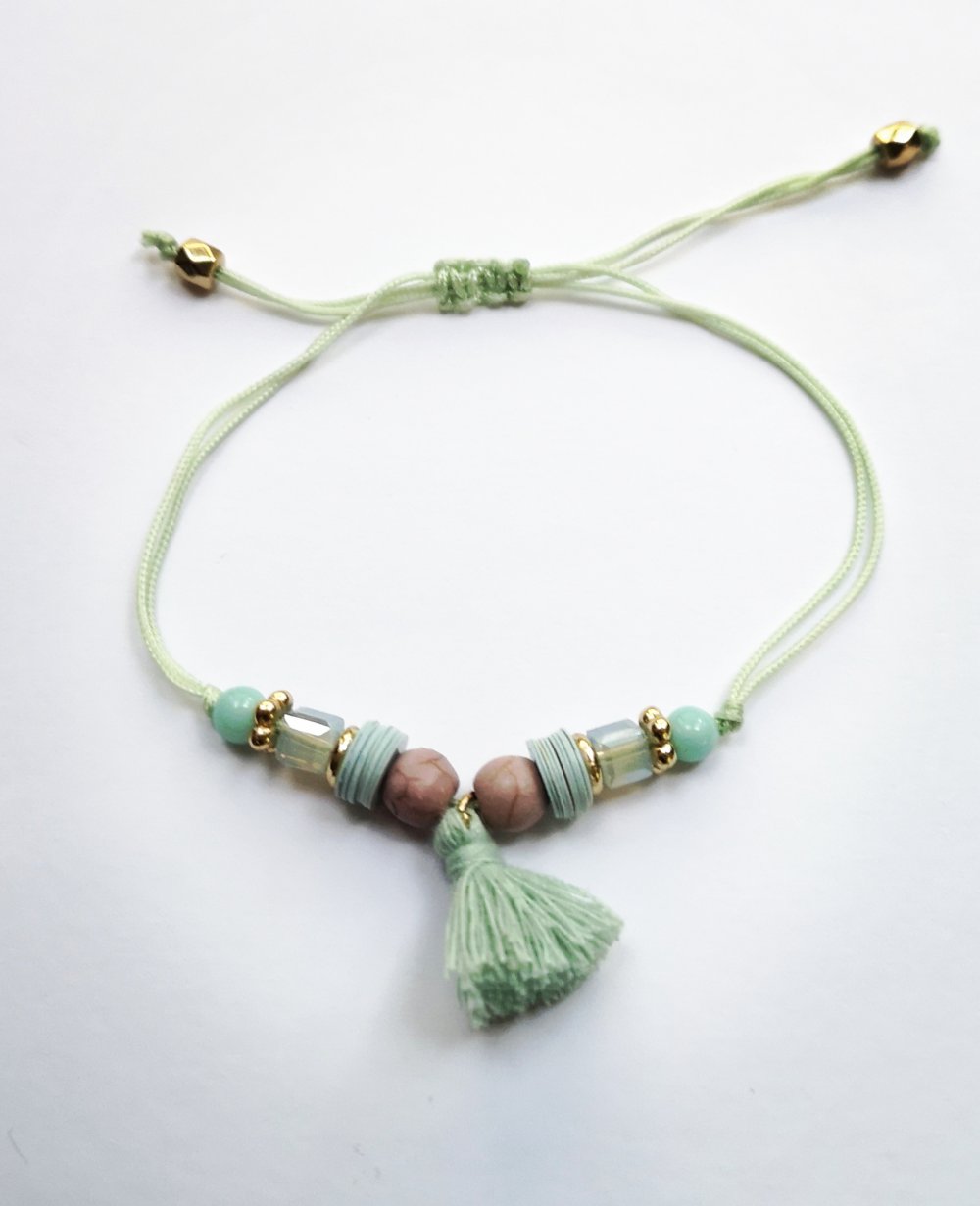 Filigranes Armband zum zuziehen in Pasteltönen