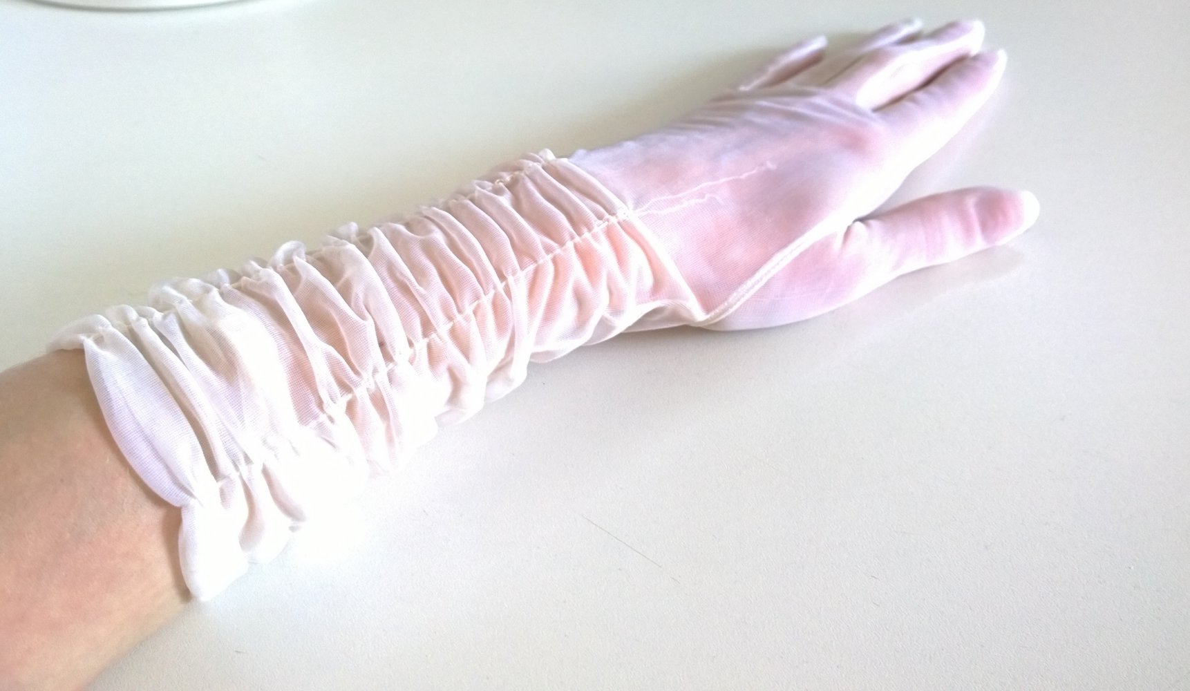  Brauthandschuhe, Hochzeitshandschuhe, Vintage 60er, lang, gerafft, weiß