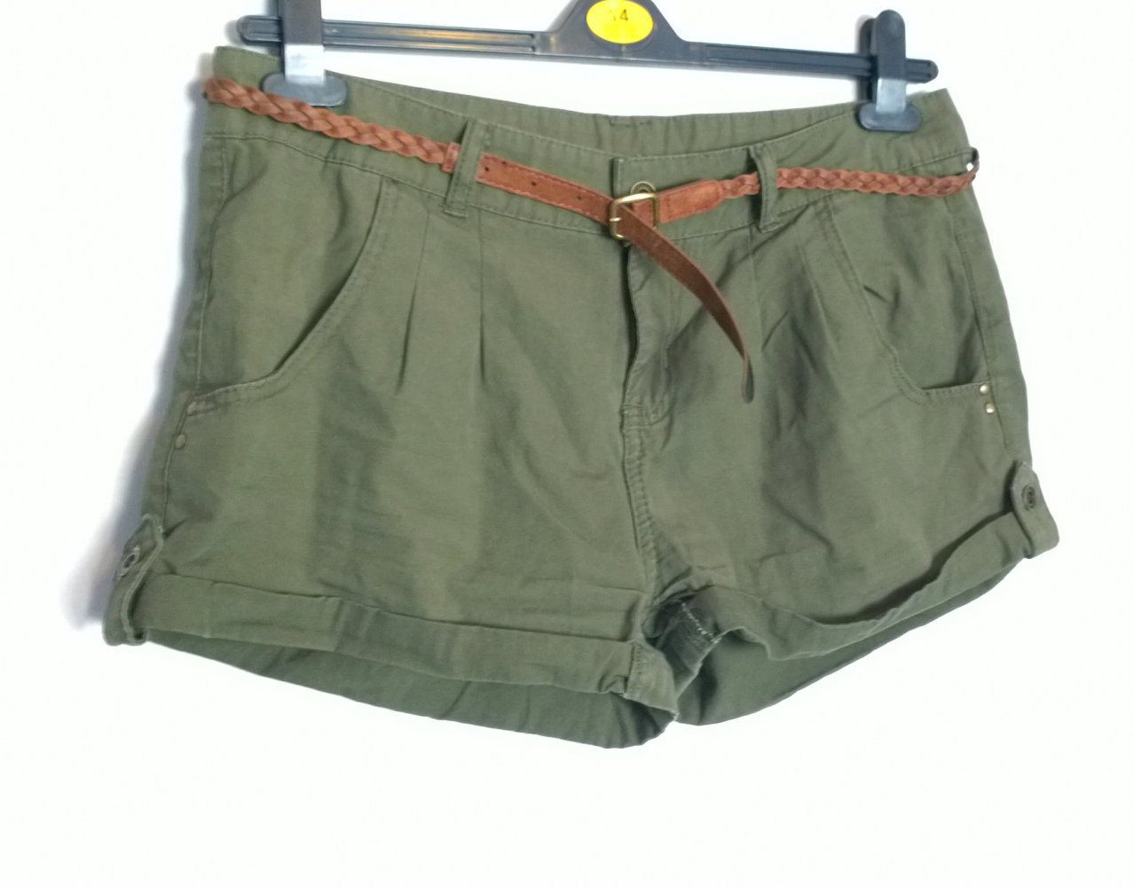  Shorts, Hotpants, Khaki mit Gürtel Gr.38
